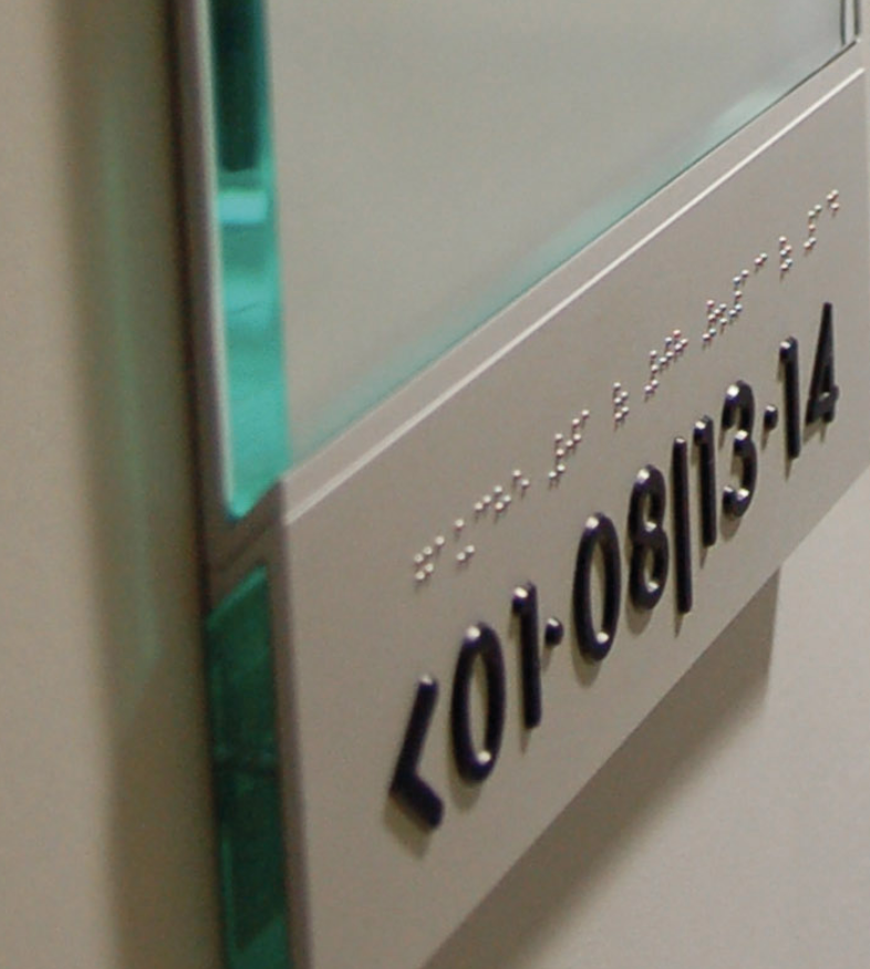 plaque de porte en aluminium avec braille et lettre extrudées
