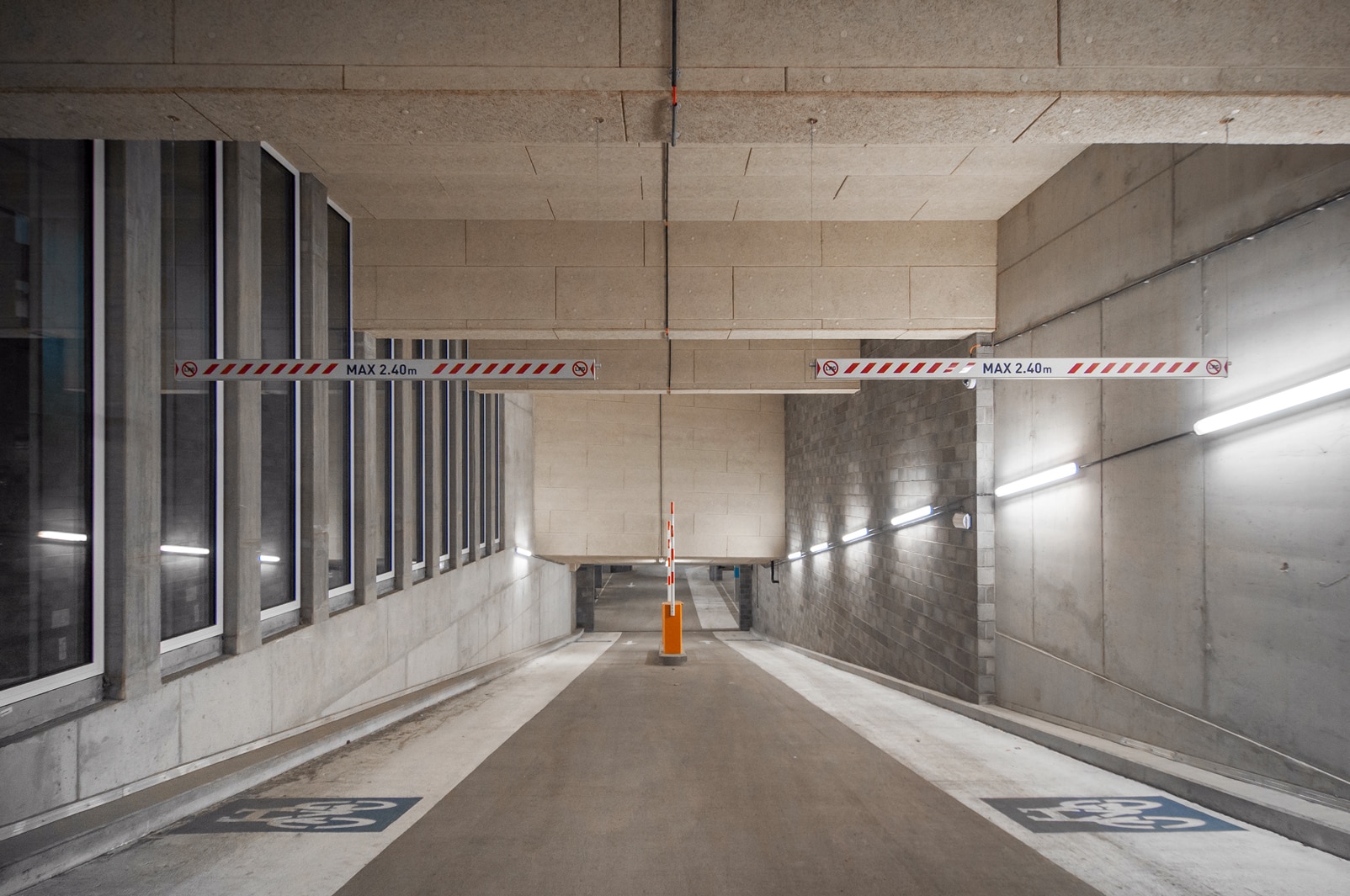 signalétique de parking, panneau link 263 pour limiter la hauteur des véhicule dans le parking souterrain