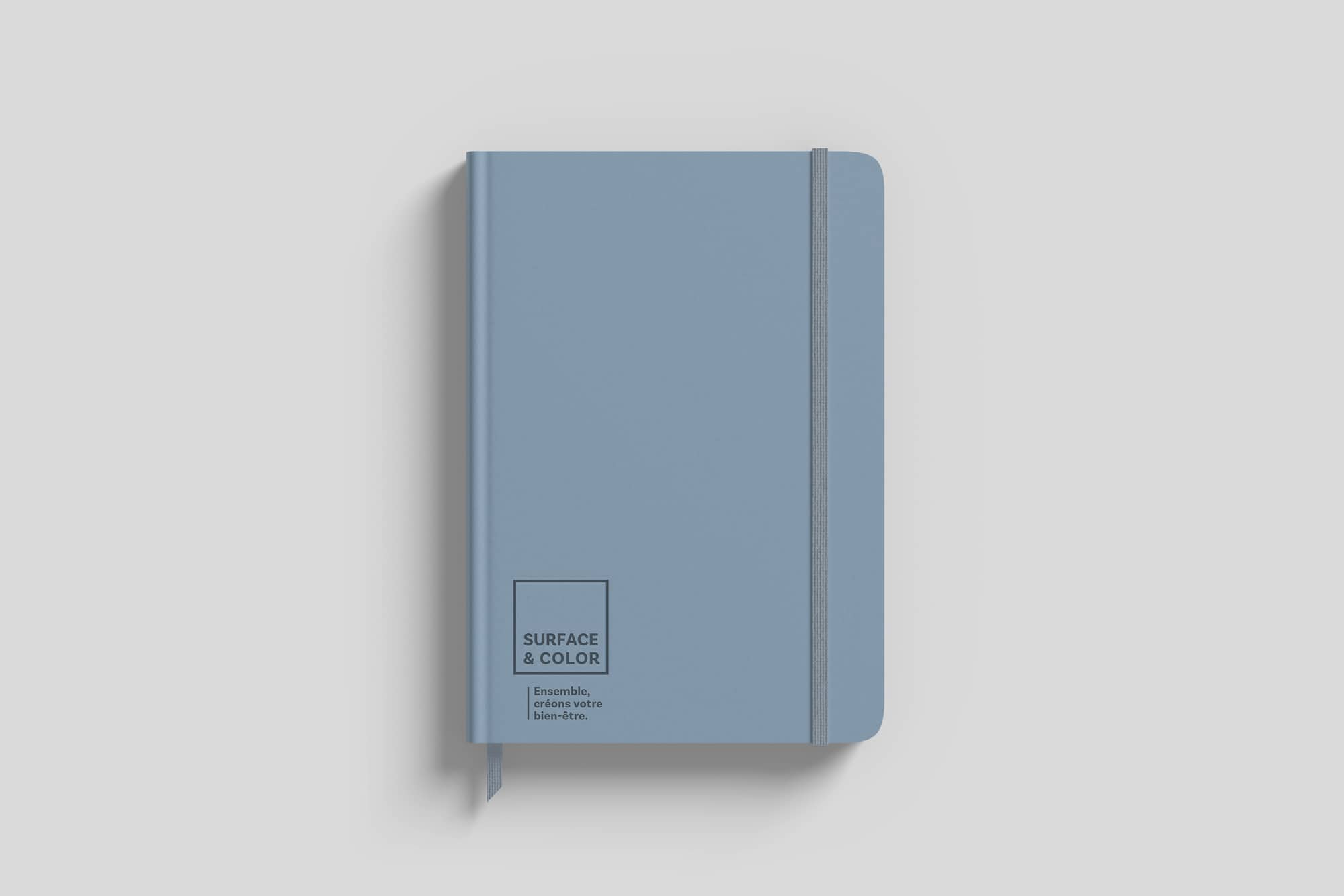 carnet de notes bleu avec le logo surface et color en défonce