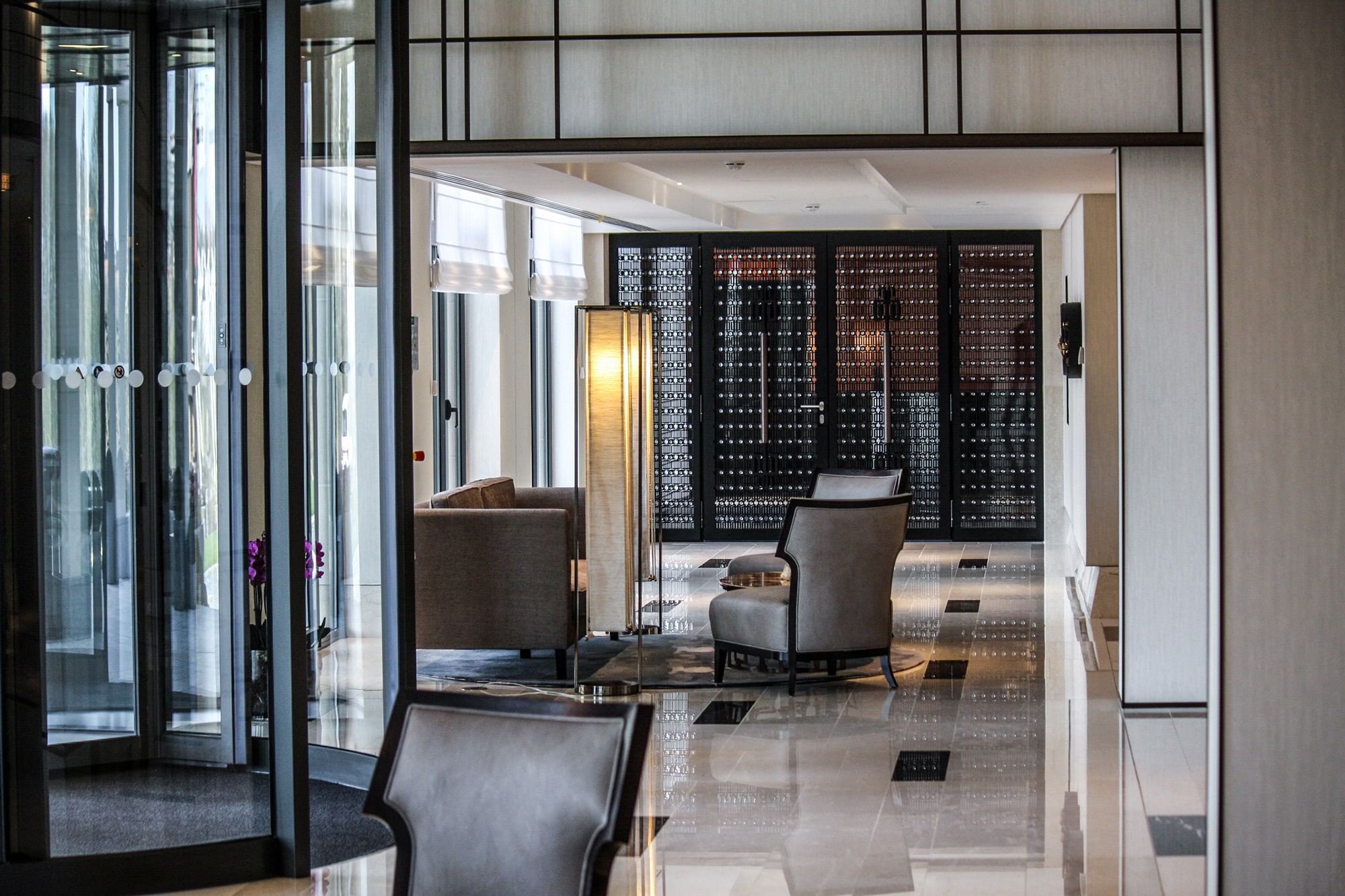 ambiance zen dans hall d'entrée de l'hotel tangla